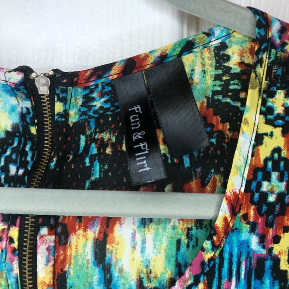 ❣️2 for $15❣️ Fun & Flirt short sleeve Aztec print blouse, small - Picture 4 of 5